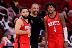 爱游戏链接-集结日CBA常规赛传出新动向，克里夫兰骑士复出首秀，管理层表态——管理层满意，团队化学反应显著(新疆队成为cba第一支晋级季后赛球队)