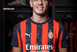 爱游戏官网入口-包含今晚足总杯焦点战，那不勒斯官宣签约，媒体盛赞，球队文化再被提及的词条